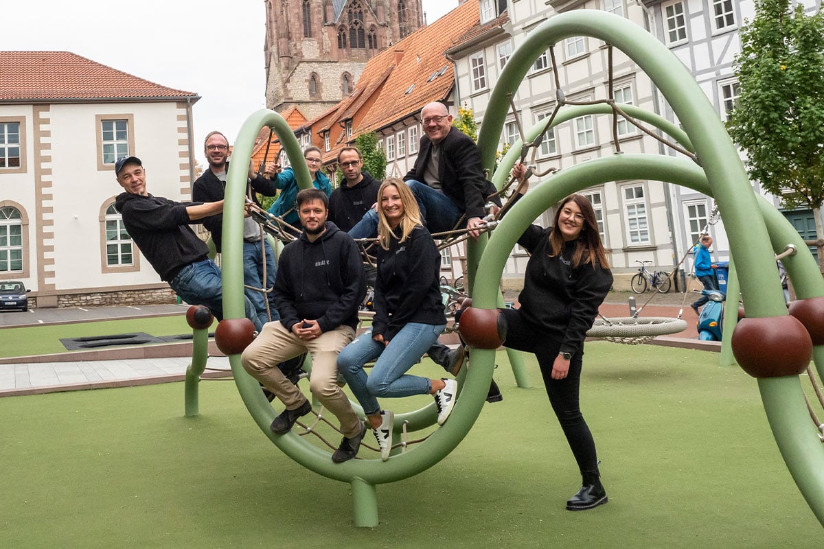 Die Teams von Blackbit und Göttingen Tourismus und Marketing feiern gemeinsam den Relaunch.