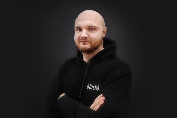 Anton Pomyluiko works from Ukraine and supports the Blackbit front end team with full commitment