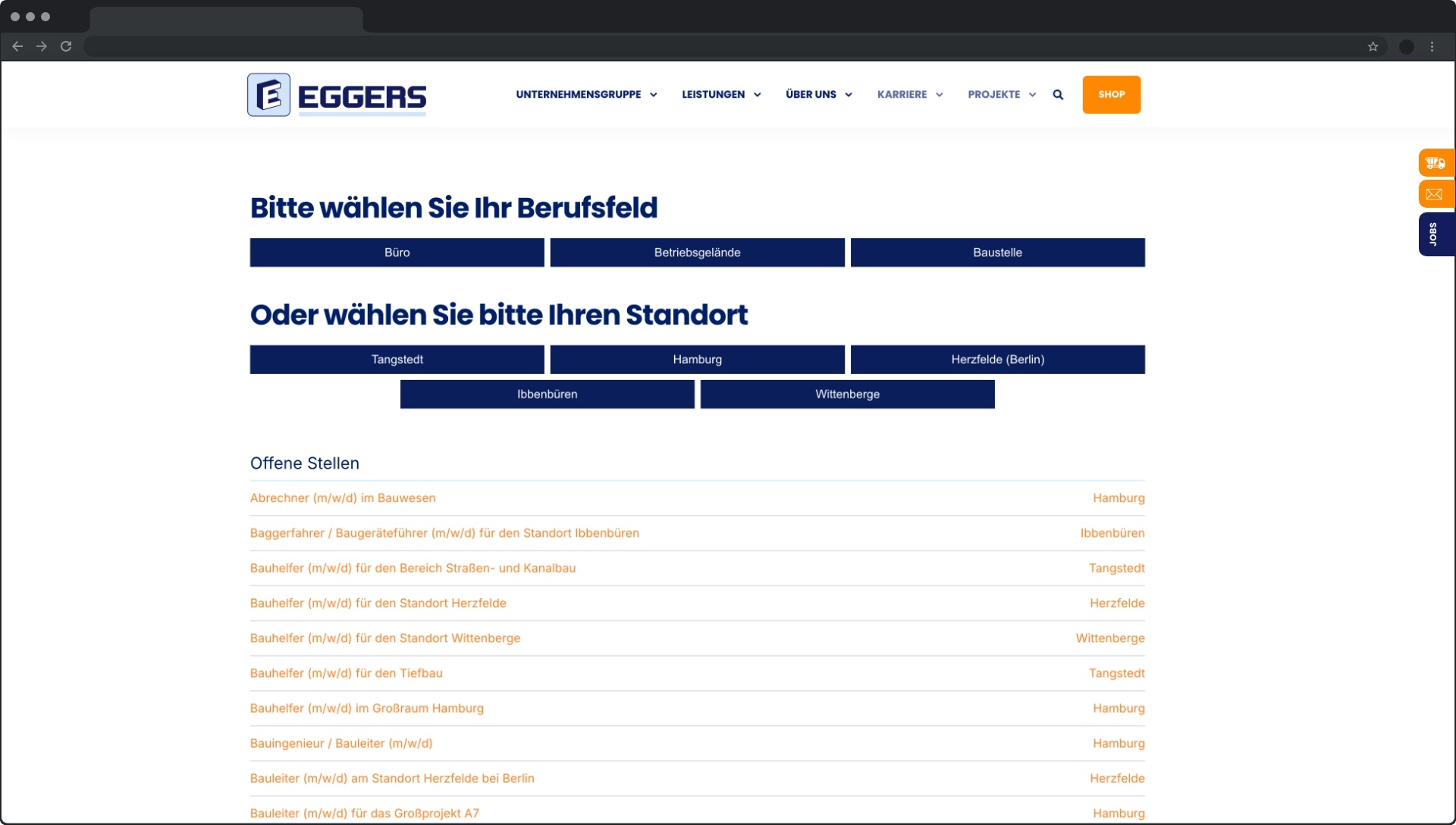 Screenshot einer Karriere-Webseite von EGGERS. Die Seite zeigt ein Auswahlformular mit zwei Hauptbereichen: 'Bitte wählen Sie Ihr Berufsfeld' und 'Oder wählen Sie bitte Ihren Standort' mit verschiedenen Dropdown-Menüs. Darunter befindet sich eine Liste von 'Offenen Stellen' mit mehreren Jobangeboten und deren Standorten, wie zum Beispiel Hamburg und Harrislee. Das EGGERS-Logo ist oben links platziert, und die Seite verwendet ein professionelles Layout in Blau- und Weißtönen.