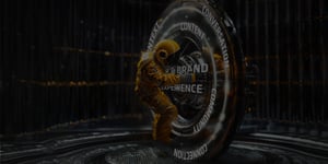 Ein Astronaut dreht an einem überdimensioniertem schwarz-orangefarbenem Logo mit den Worten „Brand Science“ in modernem Schriftzug.