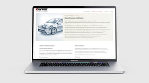 MacBook mit Website der Kayser Automotive Systems GmbH